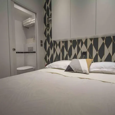 Notre Dame Paradis Latin Guest house Paris